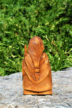 Load image into Gallery viewer, frigg statue