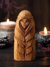 Load image into Gallery viewer, freyja statue