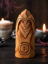 Load image into Gallery viewer, freyja statue