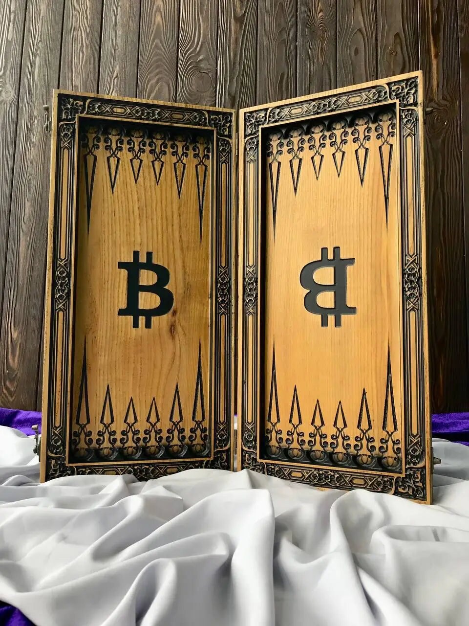 Bitcoin Backgammon set, Bitcoin board, Backgammon board, backgammon se –  Medieval Godsends: Viking Axes, Archery, Norse Statues and Accessories